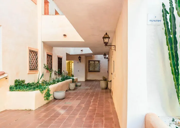 Guesthost - Square W Parking