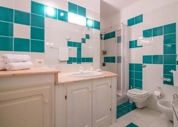 Guesthost - Square W Parking Порто-Черво