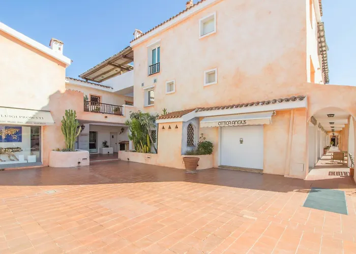 Guesthost - Square W Parking Апартаменты