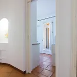 Guesthost - Square W Parking