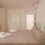 Guesthost - Square W Parking *