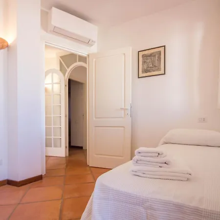 Guesthost - Square W Parking Porto Cervo