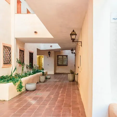 Luxury In Square With Parking