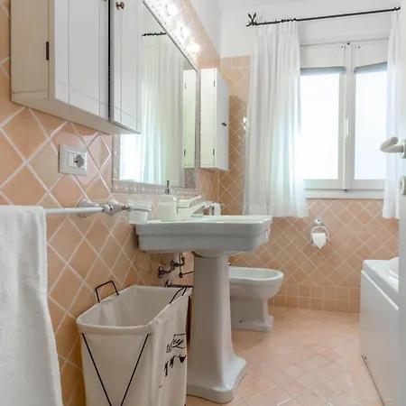 Guesthost - Square W Parking Apartmán Porto Cervo