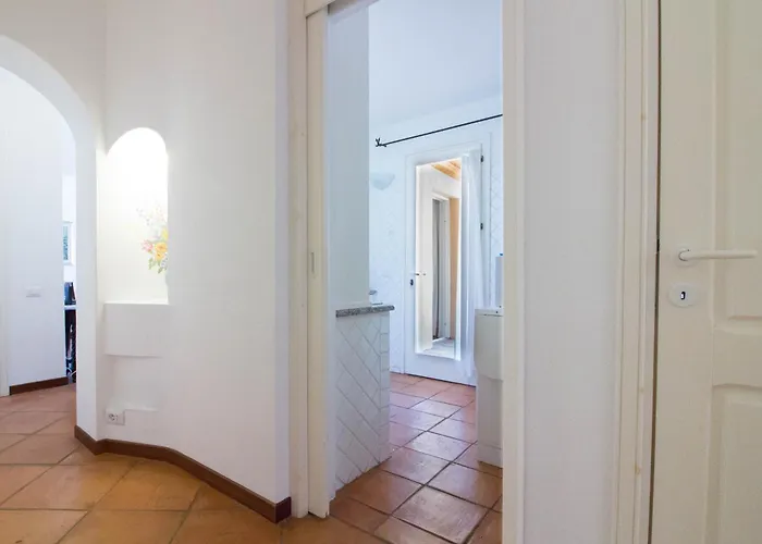 Guesthost - Square W Parking