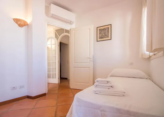 Guesthost - Square W Parking Porto Cervo