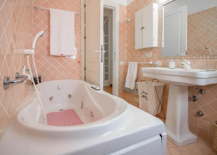 Guesthost - Square W Parking 公寓 *